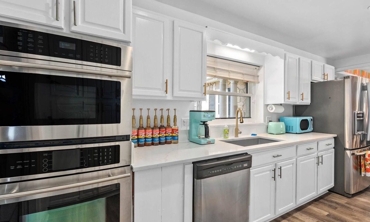Catalina House | Let’s go Retro - Waterfront Pool & Hottub w/dock