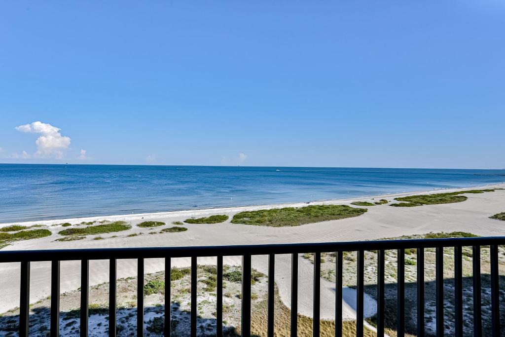 Sand Key Apartment | Lighthouse Towers 1002