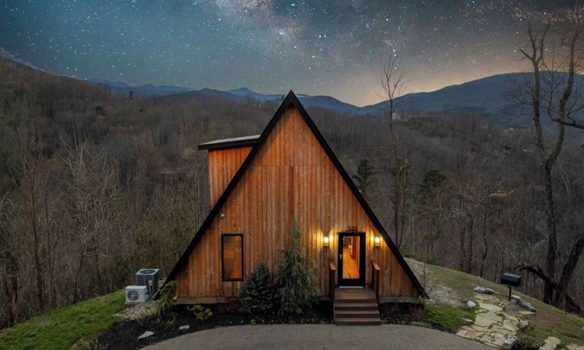 Gatlinburg Cabin | Little Fox Hideaway: A-Frame Charm, Stunning Views