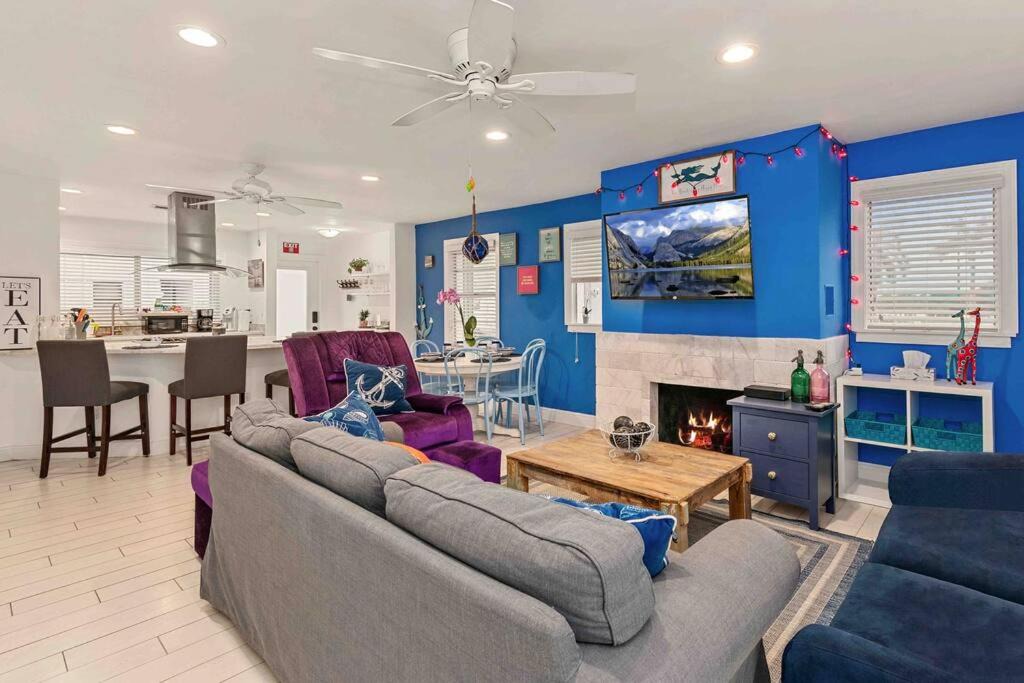 Hollywood Apartment | Little “house” right on the beach