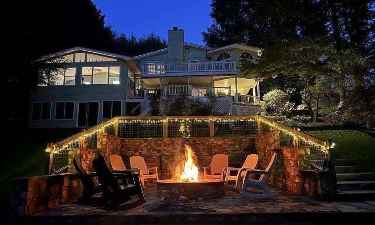 Hiawassee House | Living the Dream- Lakefront-Dock