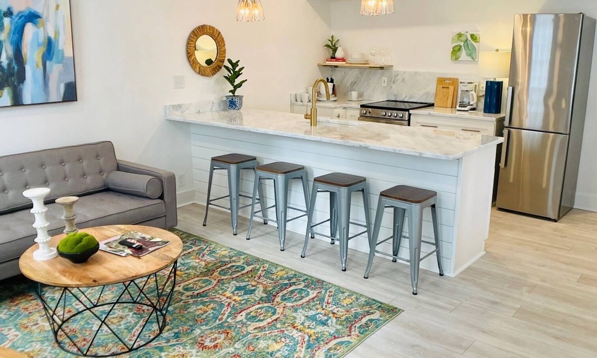 Cannonborough Elliotborough House | Location & charm on a quaint street in a desirable area of downtown Charleston