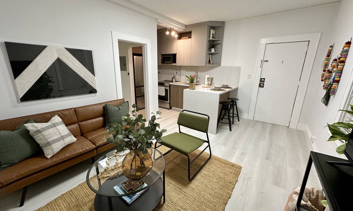 Douglas Apartment | Location Close to Miracle Mile, Free Parking/WiFi