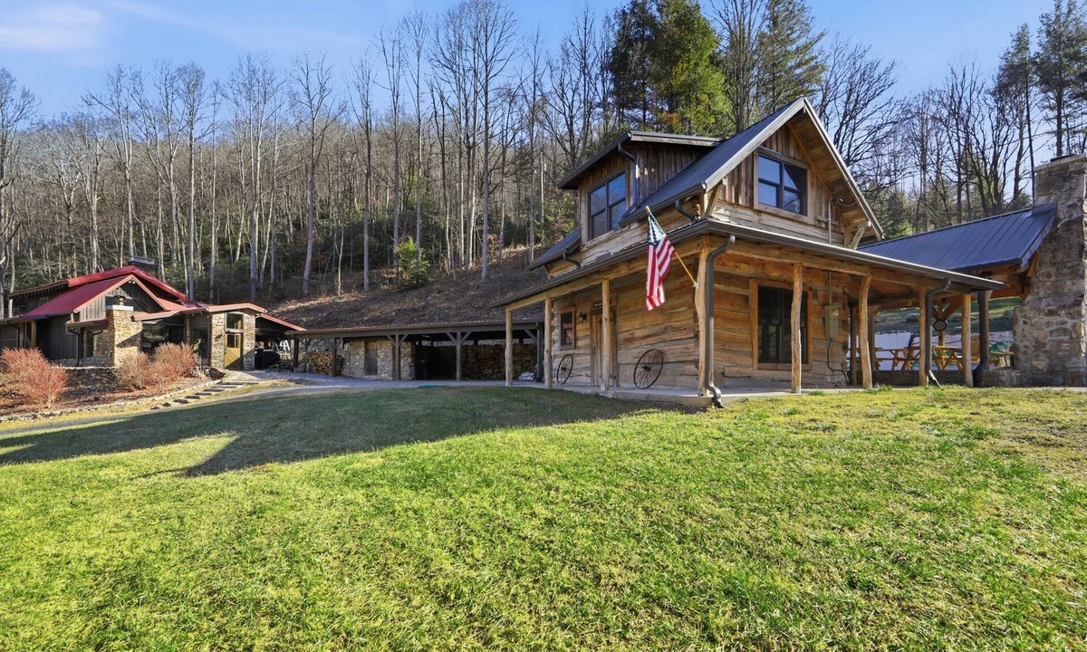 Canton Cabin | Lodge at Wagon Gap Trl. 3 Blue Ridge River Cabins