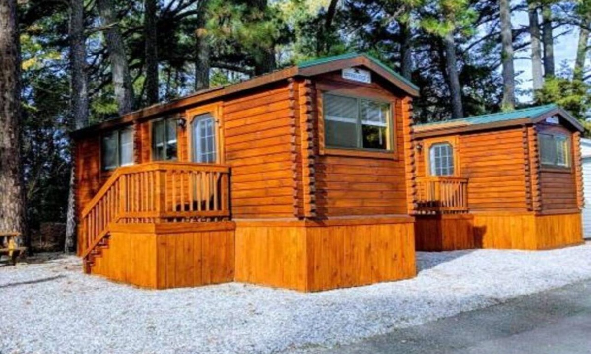 Williamsburg Cabin | Log Cabin - Williamsburg Pet-Friendly Log Cabin – Heated Pool, Free Game Room