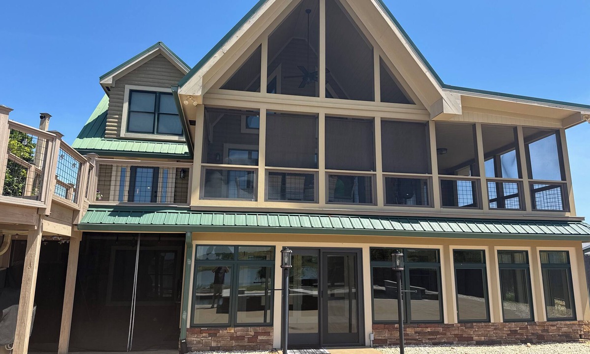 Inman House | ~ LOG HOME ON A BEAUTIFUL LAKE~Resort style pool~Charming Large 5 bedroom