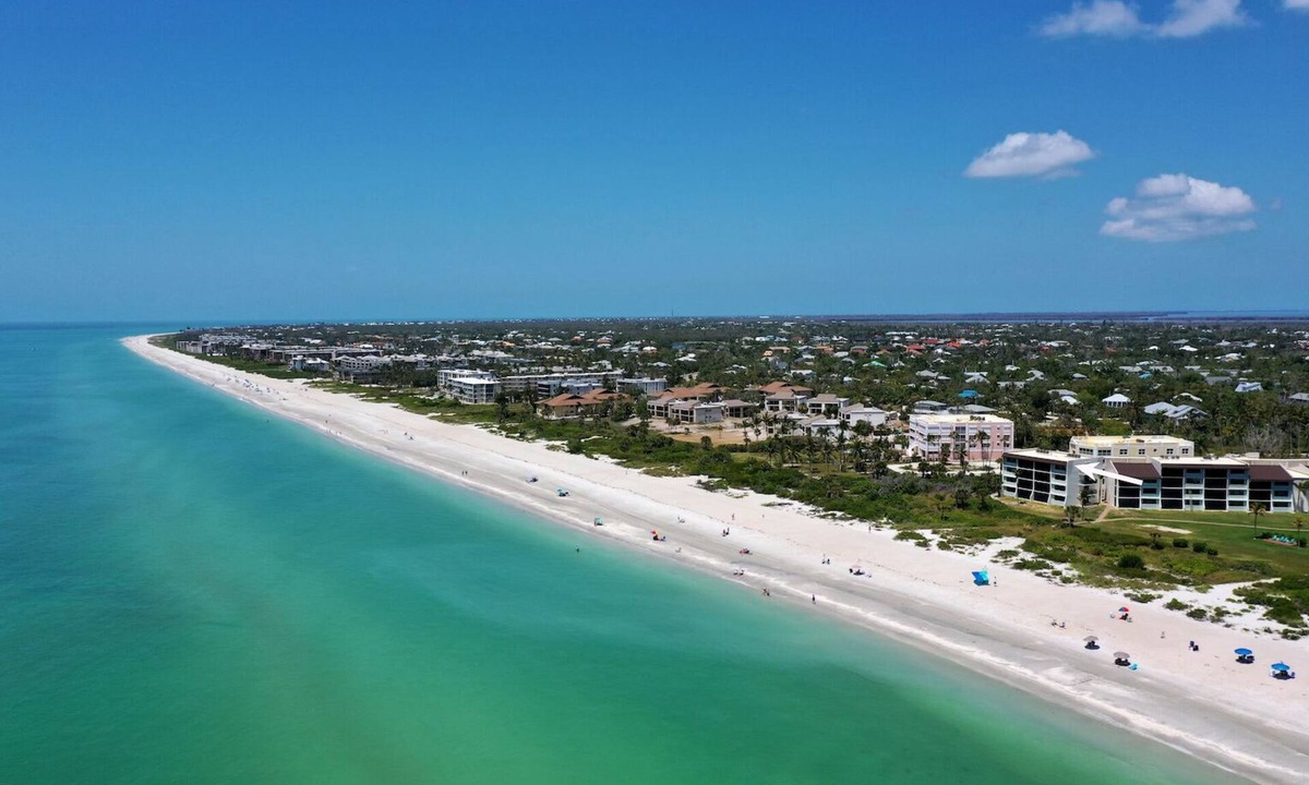 Sanibel Condo | Loggerhead Cay 114 is a beachfront vacation rental condo on Sanibel Island!