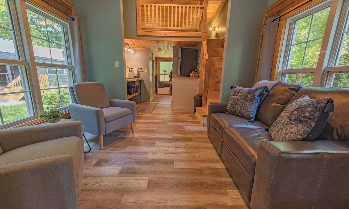 Lookout Valley Neighborhood Association Cabin | Lookout Cabin- Tiny Cabin Stay with Private Spa