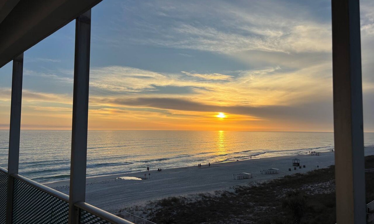 Bid-a-wee Beach Condo | Lovely 1 bedroom beach front studio, amazing beach access and location in PCB