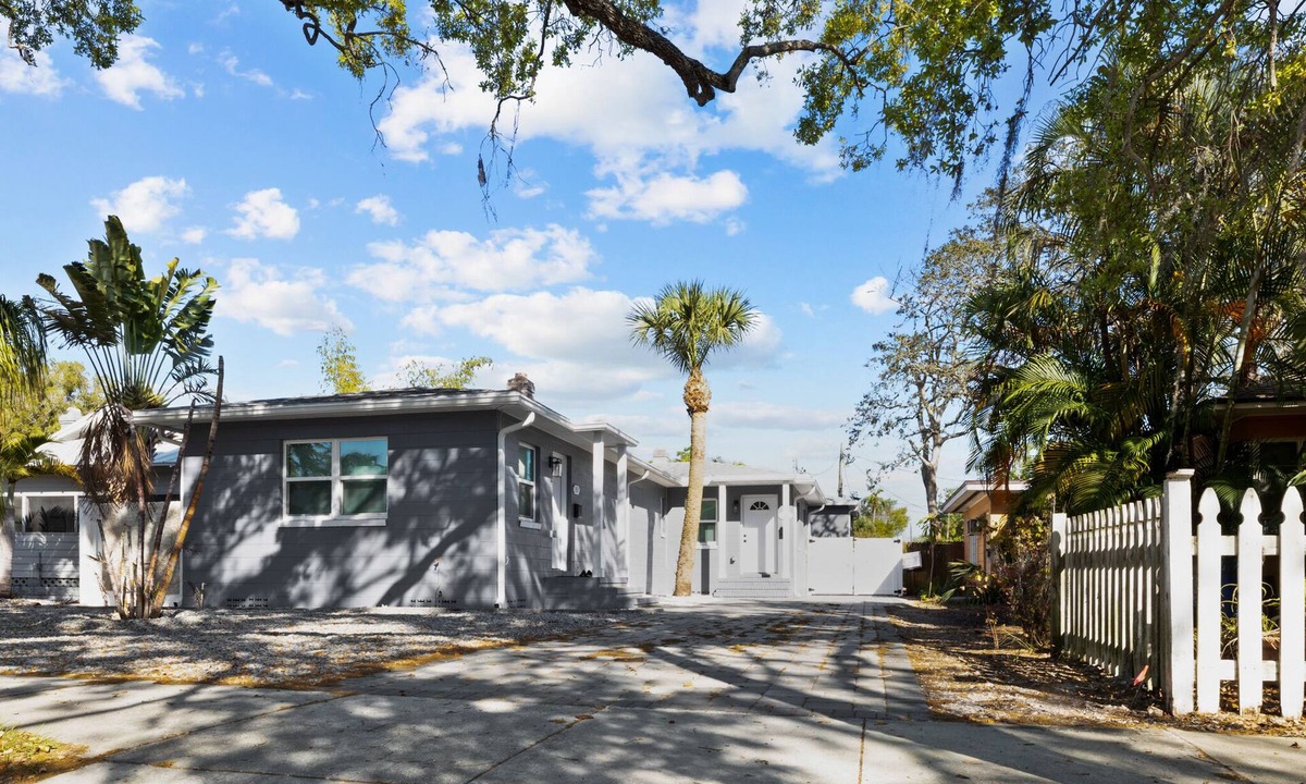 Historic Uptown Apartment | Lovely 1 bedroom rental unit 5 minutes to downtown