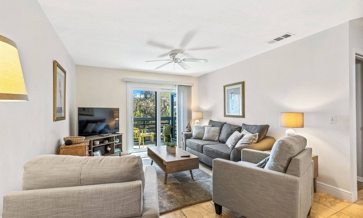 New Smyrna Beach Condo | Lovely 2 bedroom 2 bath condo located in Sea Woods. SC217