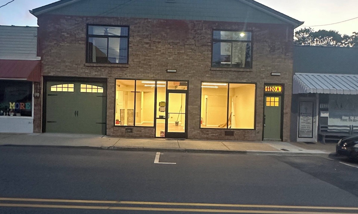 Newton Apartment | Lovely 2-bedroom Loft located on Main Street in Newton; The Heart of Catawba Co.