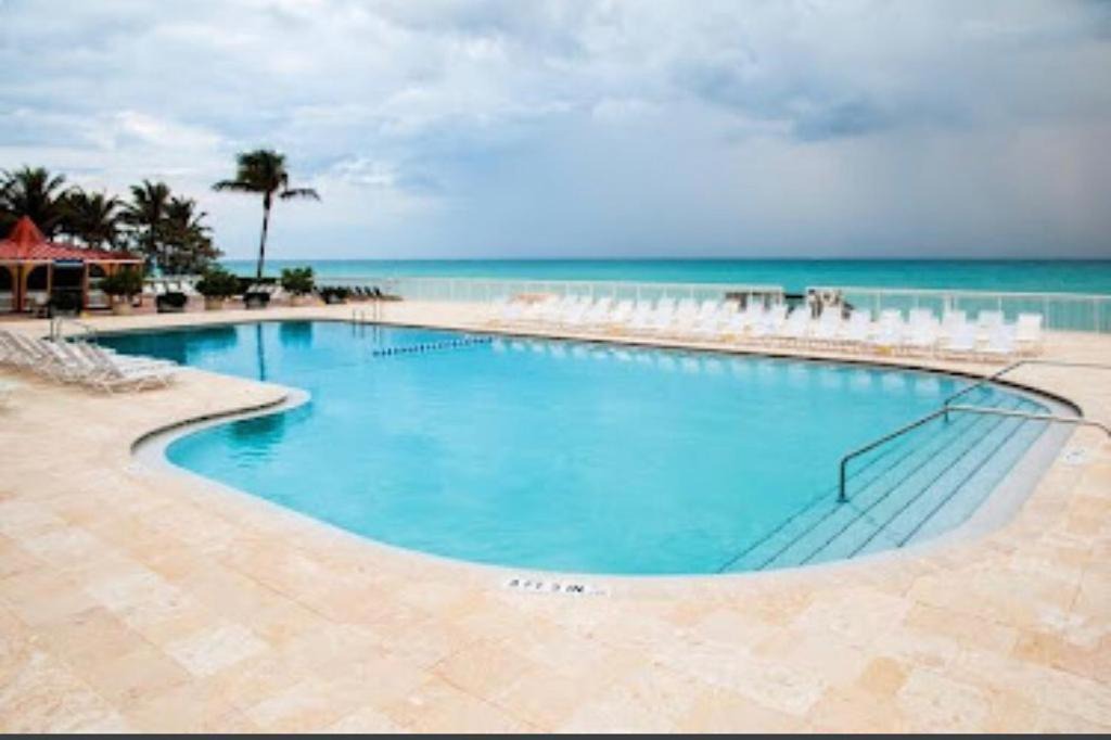 Sunny Isles Beach Apartment | Lovely beaches ocean & city view