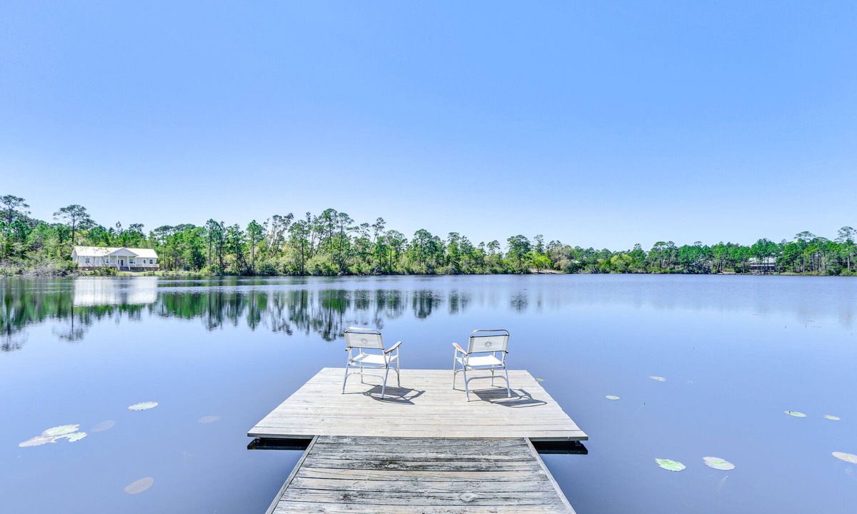 Carrabelle House | Lovely Carrabelle Home w/Lake Views & Pool Access
