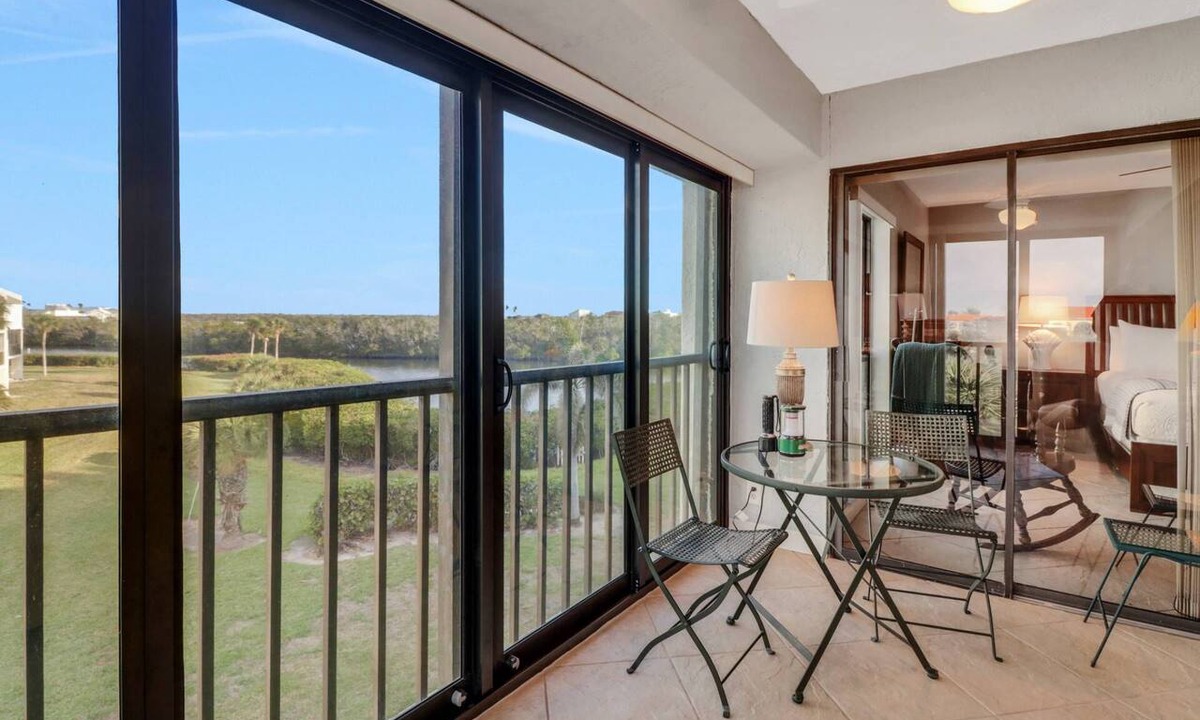 Mid Island Condo | Lovely End-Unit, Lagoon-Front Community, South of Mid-Island! Heated Community Pool! Free Parking!
