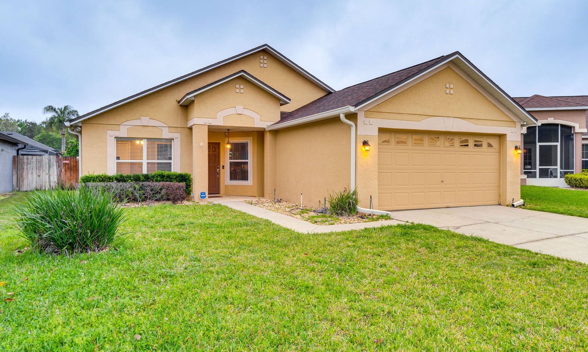 Lake Mary House | Lovely Florida Retreat w/Lanai: 5 Mi to Riverwalk