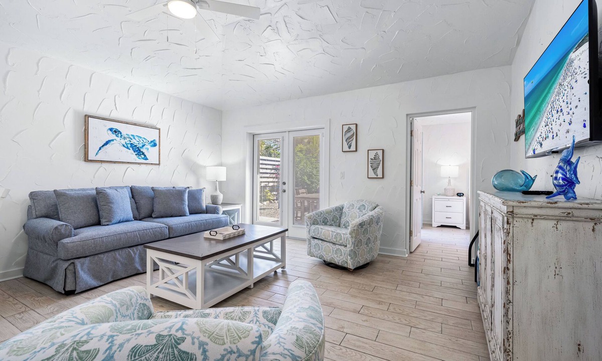 Siesta Key Villa | Lovely Getaway Villa with 2 bedrooms/2 baths, quick walk to the beach!