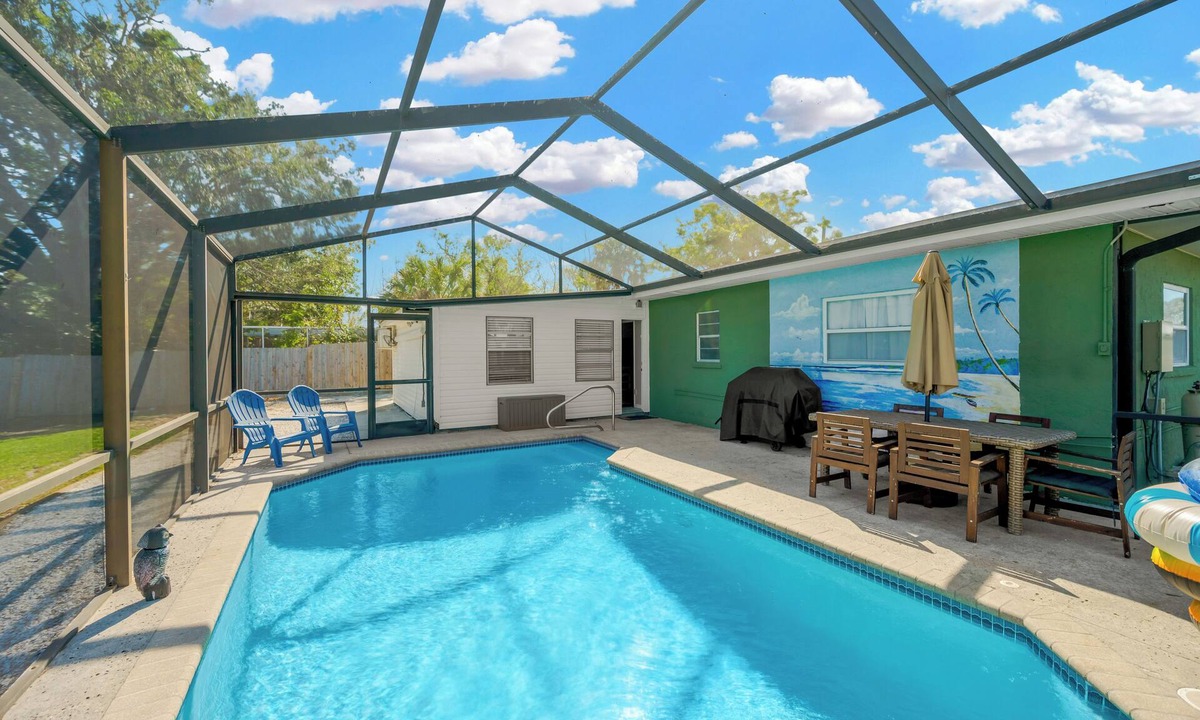 Gulf Gate Estates House | Lovely Home w/Heated Pool Near Beach!