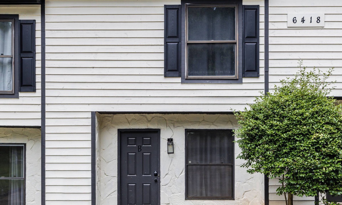 Peachtree Corners House | Lovely townhome #B with AC in Peachtree Corners - 2 bedrooms