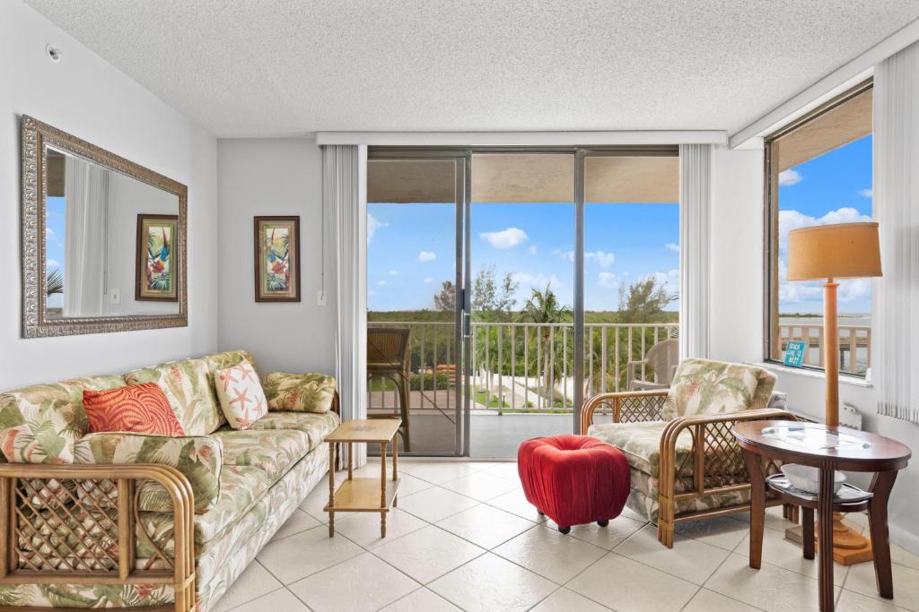 Fort Myers Beach Apartment | Lovers Key Beach Club 301, 1 Bedroom, Beach Front, Pool, Sleeps 4