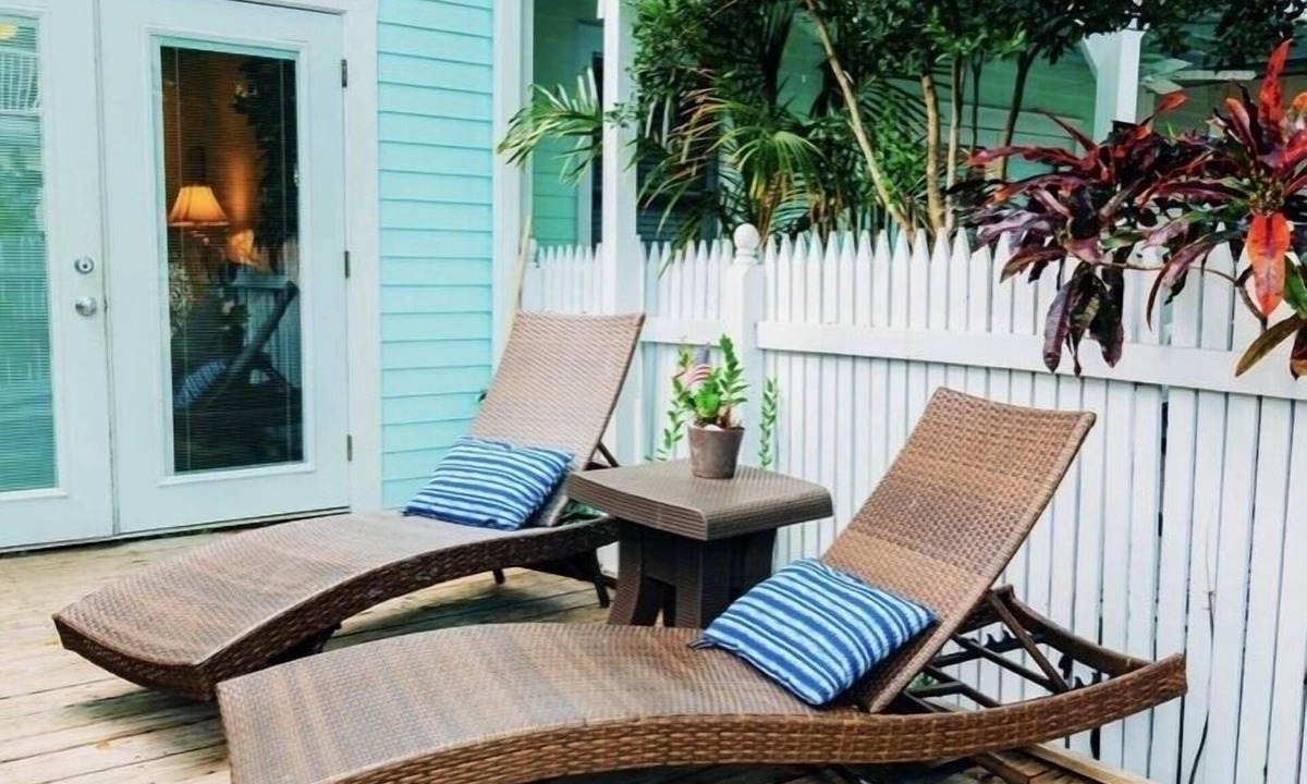 Truman Annex House | Low Key Vibe, Low Oct Rates! 2 bikes, 2 blocks from Duval,Pool, Oceann
