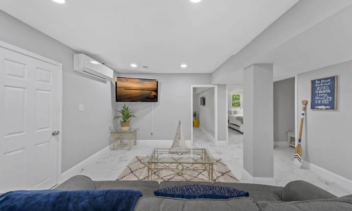 Arnold House | Lower Cove Modern Retreat