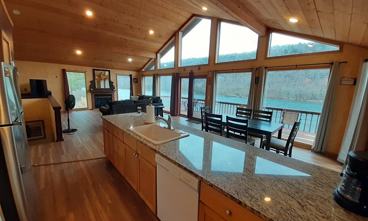 Flippin House | LOWEST SUMMER RATES ON THE WHITE RIVER! AMAZING FLY & SPIN FISHING IN BACKYARD!