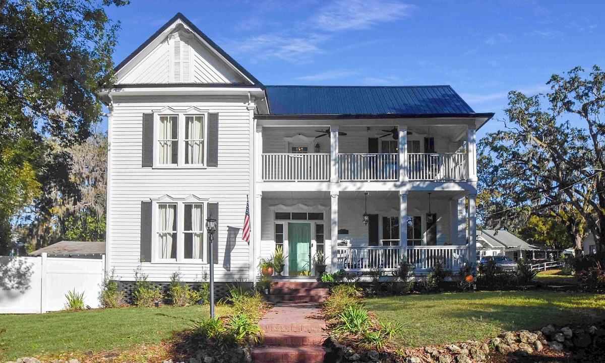 Brooksville House | LULU Street Retreat-A Charming Historic Downtown Home in Brooksville