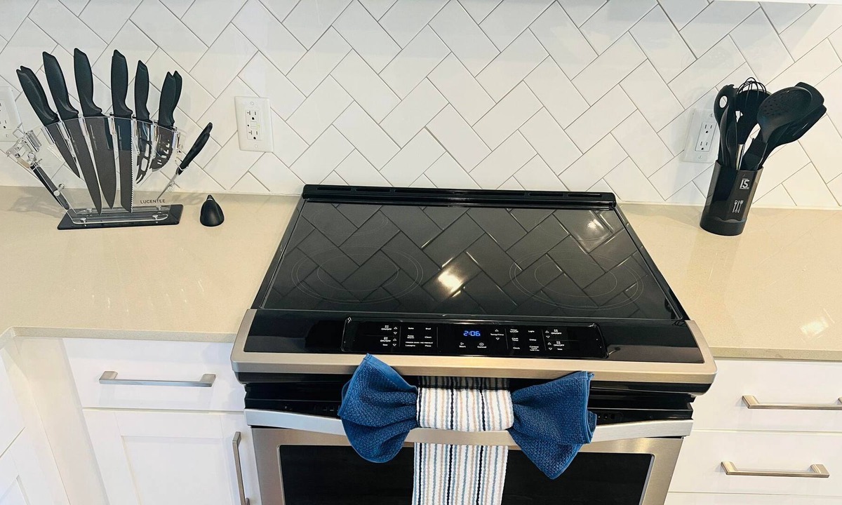 Westside Apartment | Lux 2BD Penthouse With Pool View!