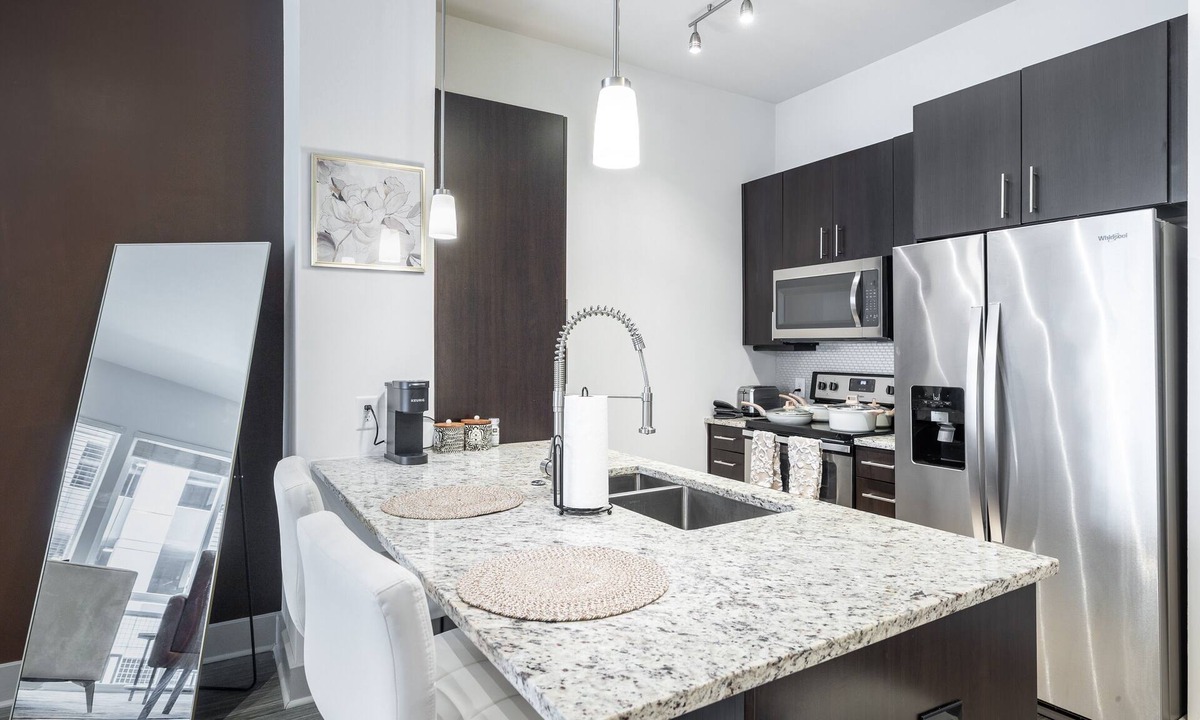 Midtown Apartment | Lux Mocha Downtown Self Check-in Balcony