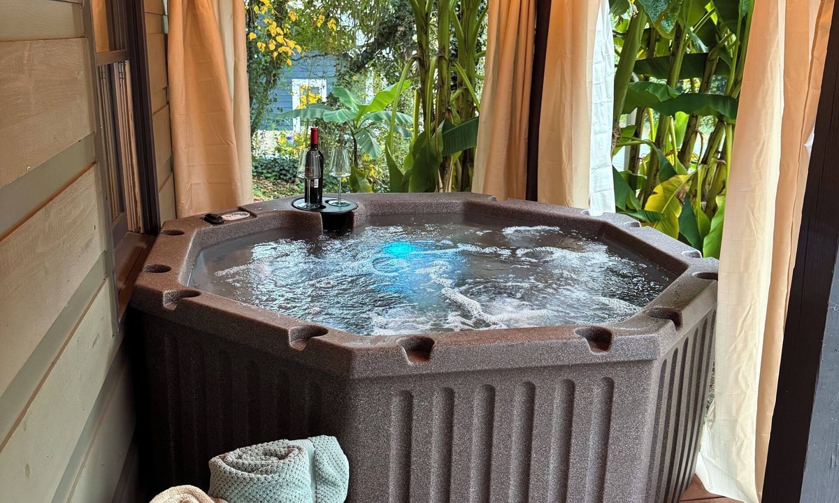 Ellijay Cabin | Lux Mountain Cabin-Hot Tub-Fire Pit-Wineries-Walk to Downtown