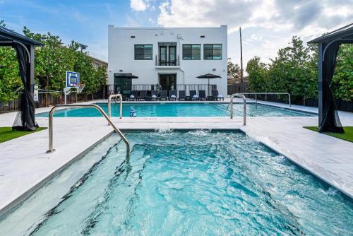 East Little Havana Apartment | Lux Retreat By Renzzi