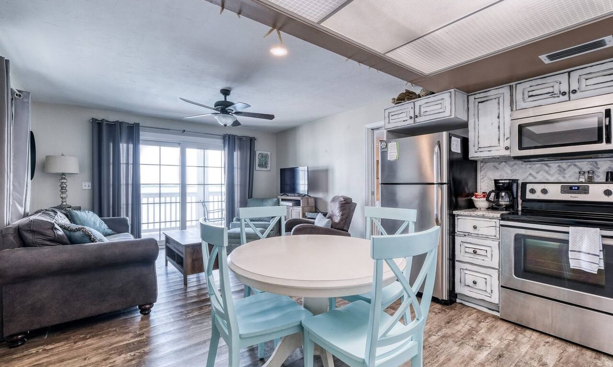 Cedar Key Condo | Luxe Condo Living at Island Place 215!