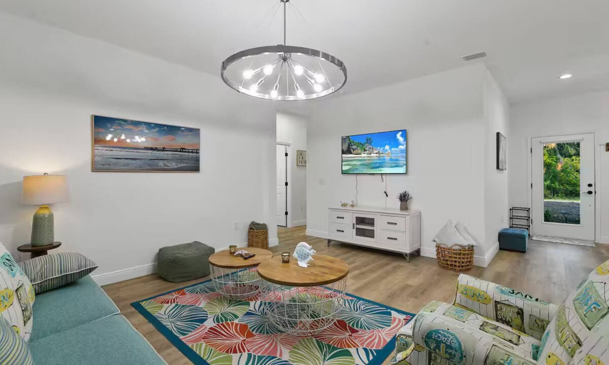 Englewood East House | Luxe Englewood Home Near Beach