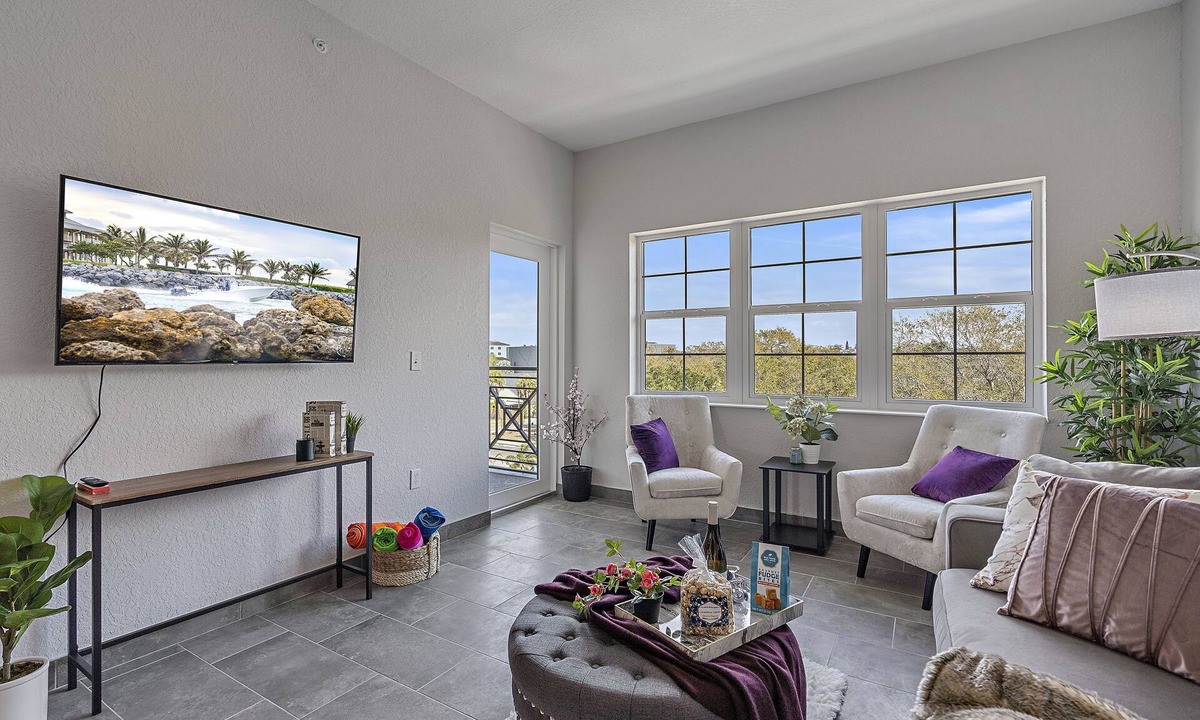 Indian Beach Sapphire Shores Apartment | Luxe Getaway! 2 Mins from Downtown Sarasota , 7 Mins from Airport/Lido Beach!