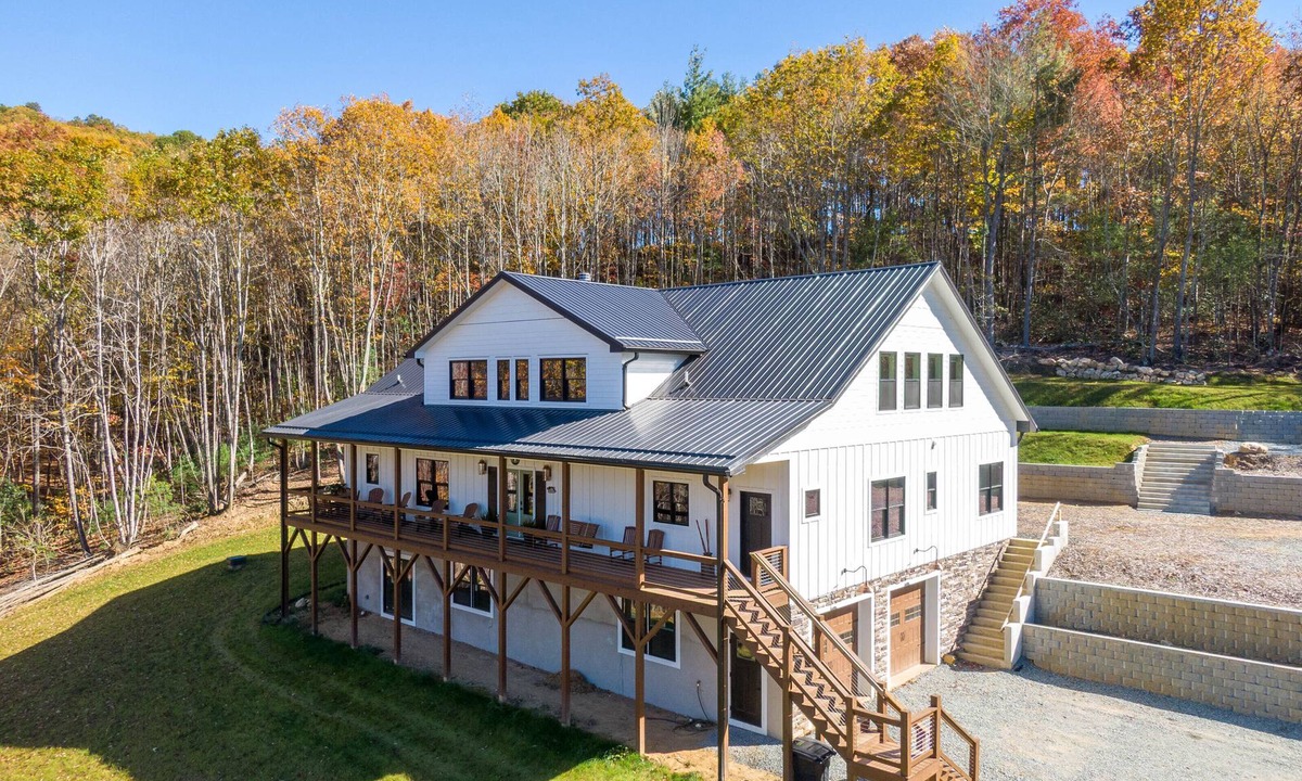 Old Fields Cabin | Luxe Mountain Haven - Mountain Views, Hot Tub, Game Loft
