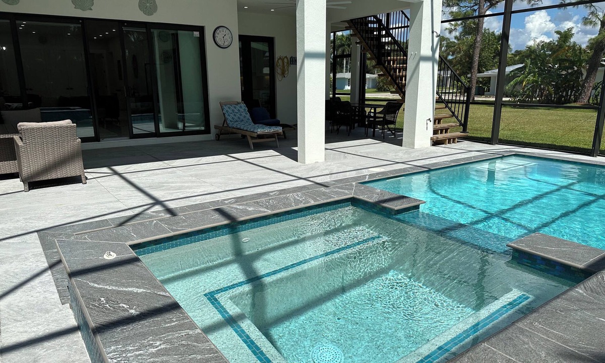 Naples Park House | Luxe Pool-Side 6-bed Villa in Naples Minutes to Vanderbilt Beach and Mercato!