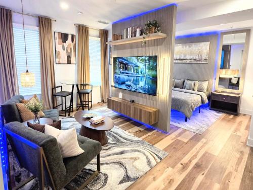Garden Hills Apartment | Luxe Suite - Comfort - King Bed and Free Parking