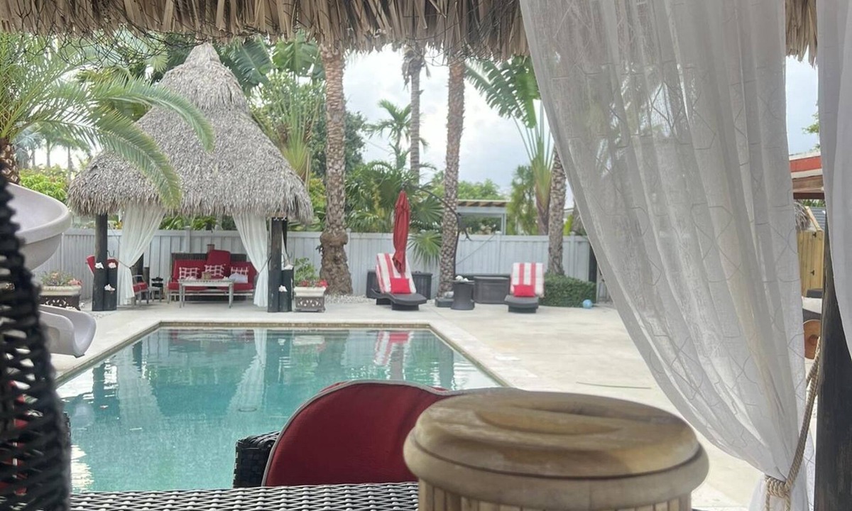 Ludlam Apartment | Luxsurgey:1BedroomTropicalOasisResidenceZip33165