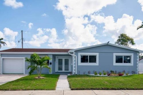 Miami Gardens House | Luxury Retreat Near Hard Rock
