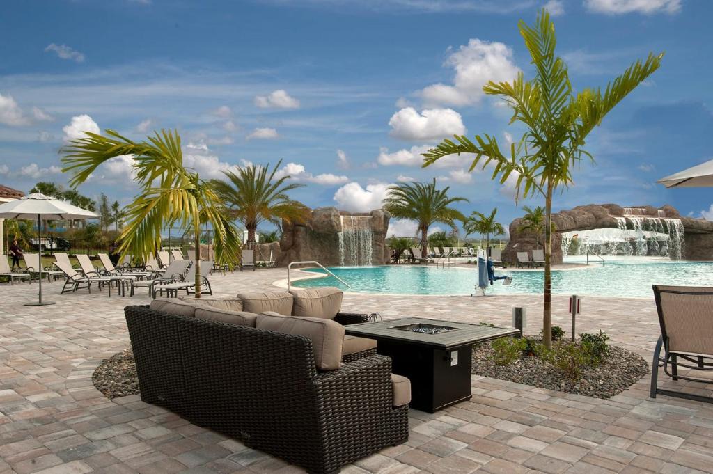 Lakewood Ranch House | Luxurious 2 bed 2 bath condo Golf Community