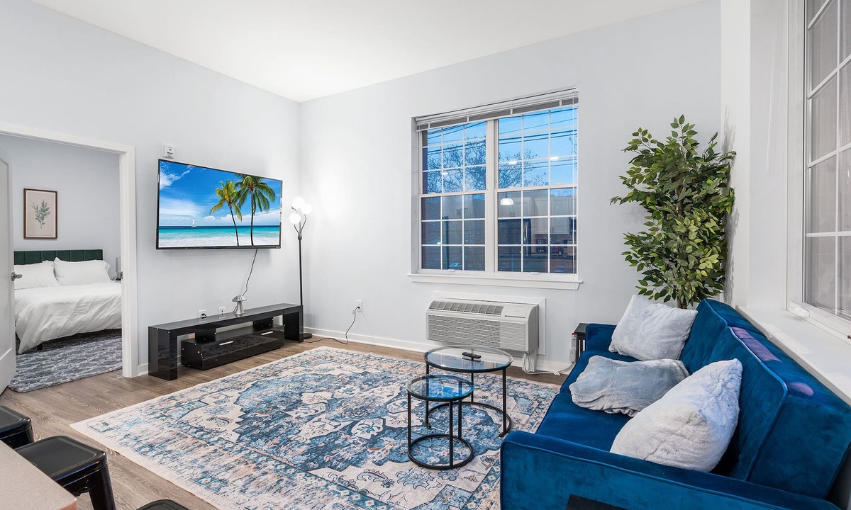 Hackensack River Waterfront Condo | Luxurious 2 Bed Condo: Only 20 Mins away from Manhattan