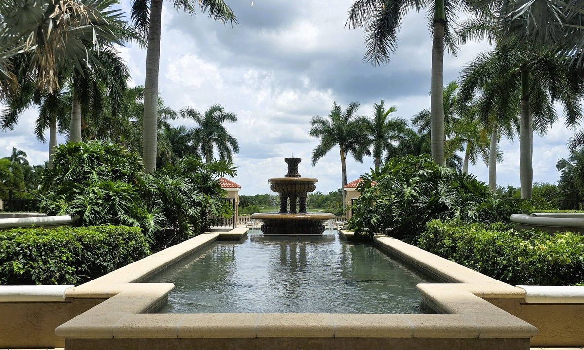 Hammock Bay Condo | Luxurious 3-Bedroom Condo in Aversana at Hammock Bay