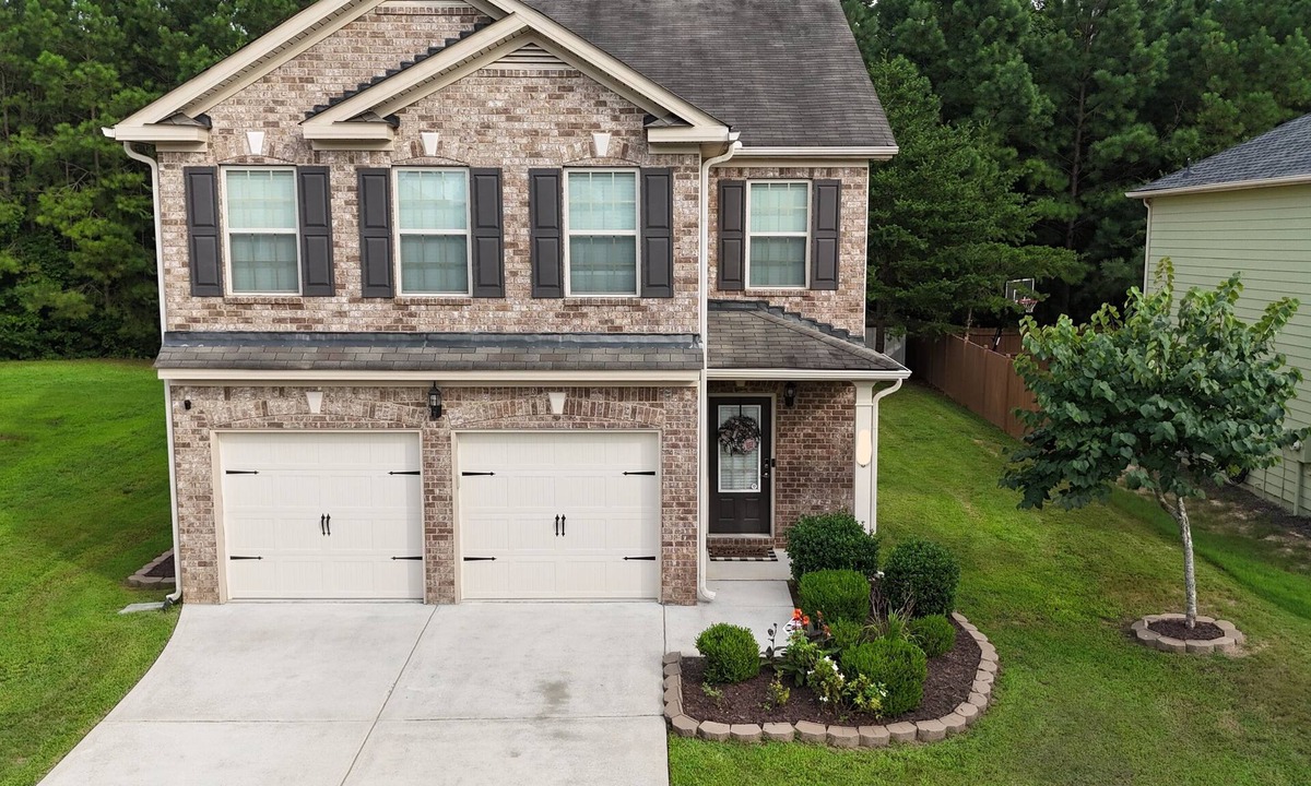 Cliftondale House | Luxurious 4 bedroom Gem in very quiet neighborhood n