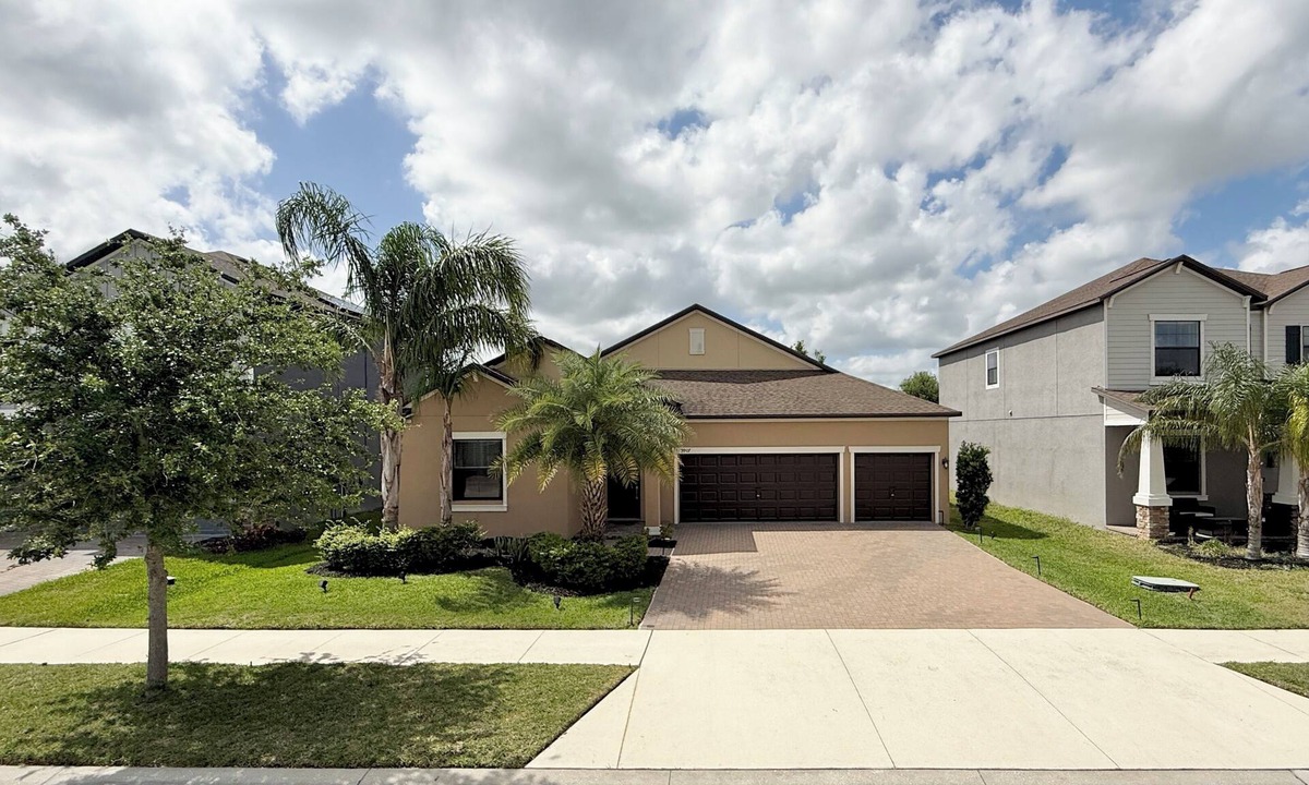 Balm House | LUXURIOUS 4BR HOME IN PRISTINE COMMUNITY WITH HIGH-END AMENITIES-SUN CITY CENTER