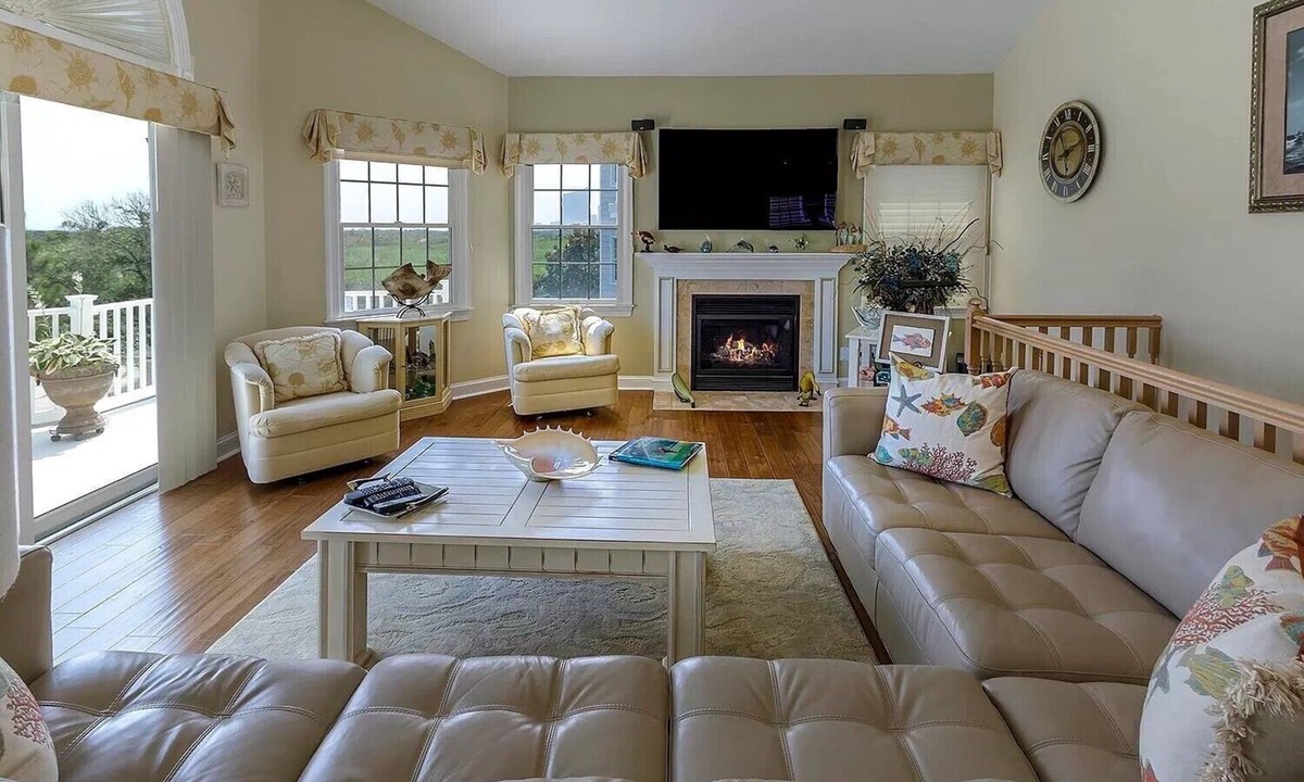 Southend House | Luxurious Beach Block 4-Bdrm House for the whole family - prices reduced!