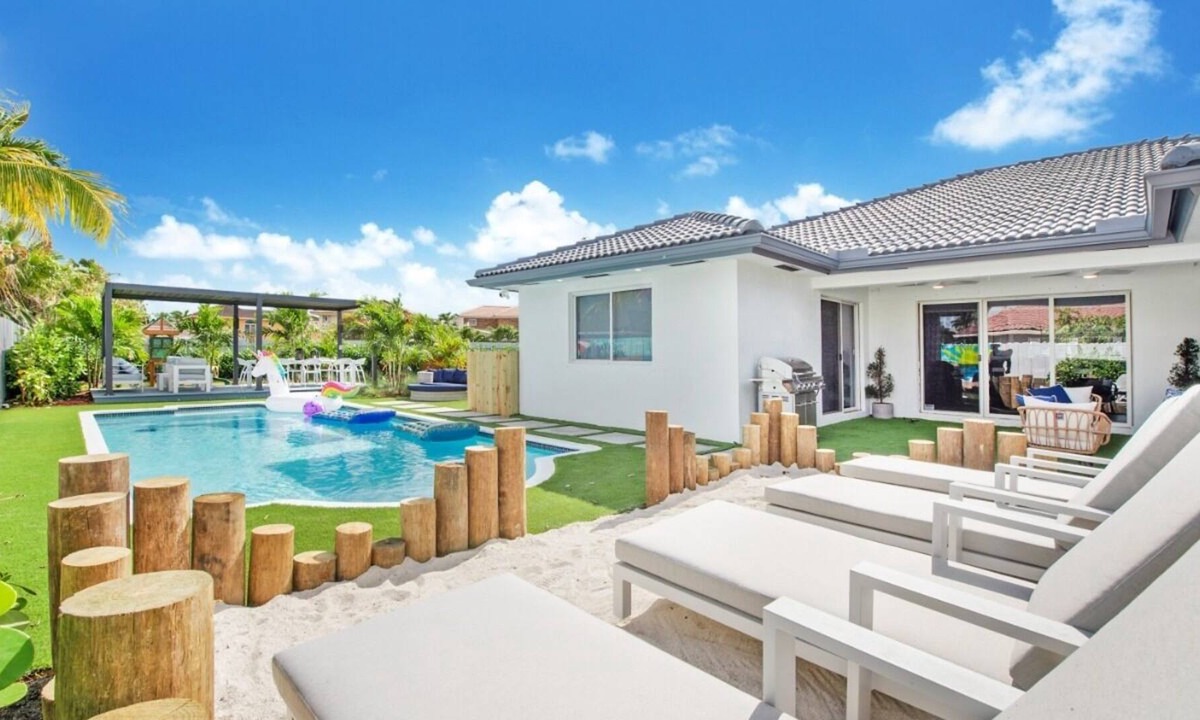 Richmond West House | Luxurious house in Miami/Mini Golf/Heated pool/20
