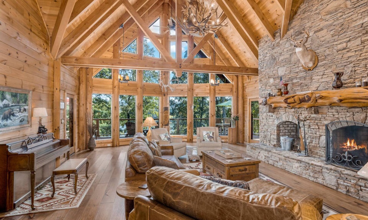 Wilkesboro Cabin | Luxurious Log Cabin on Kerr Scott Lake