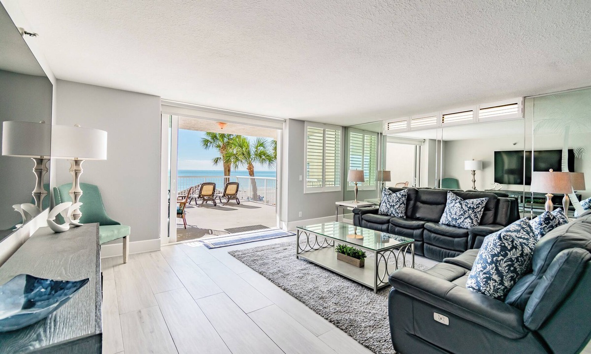 Madeira Beach Condo | Luxurious spacious Beachfront 2BR Condo with heated Pool and Spa Seaview #105