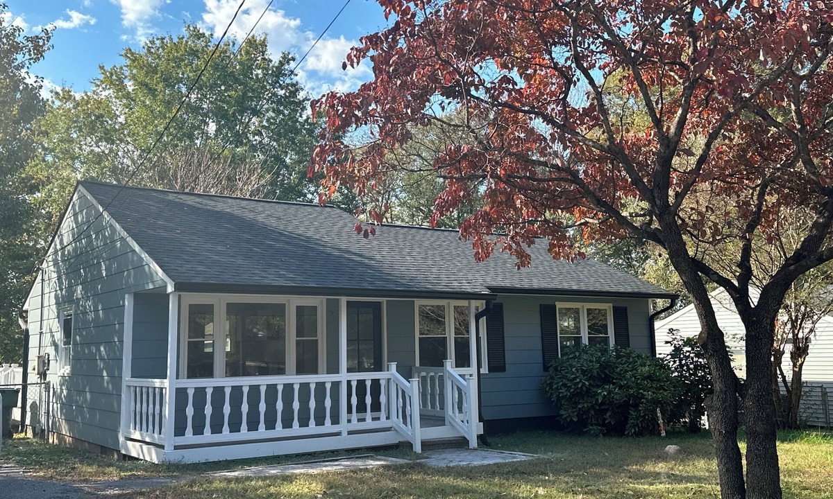 Gastonia House | Luxury 100% remodeled MUST SEE! Quartz, fenced yard, large back deck &much more!